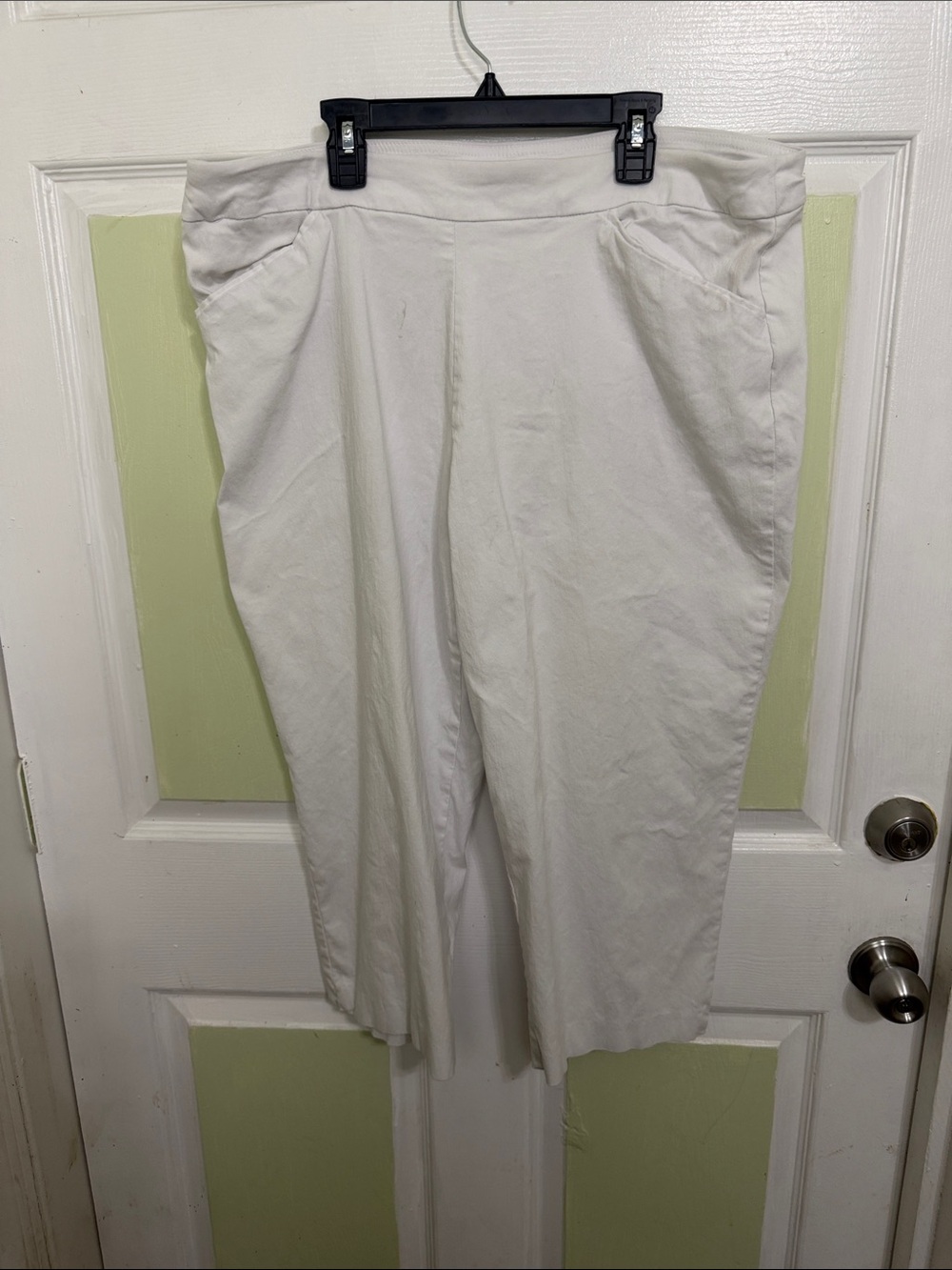 Women’s White Capris - Classic Comfort - Picture 3 of 7